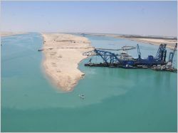 Les travaux d'élargissement du canal de Suez avancent rapidement