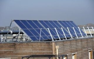 Des panneaux solaires en toiture pour des villes plus durables