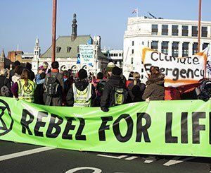 Action d'Extinction Rébellion à Paris pour dénoncer la pollution du BTP