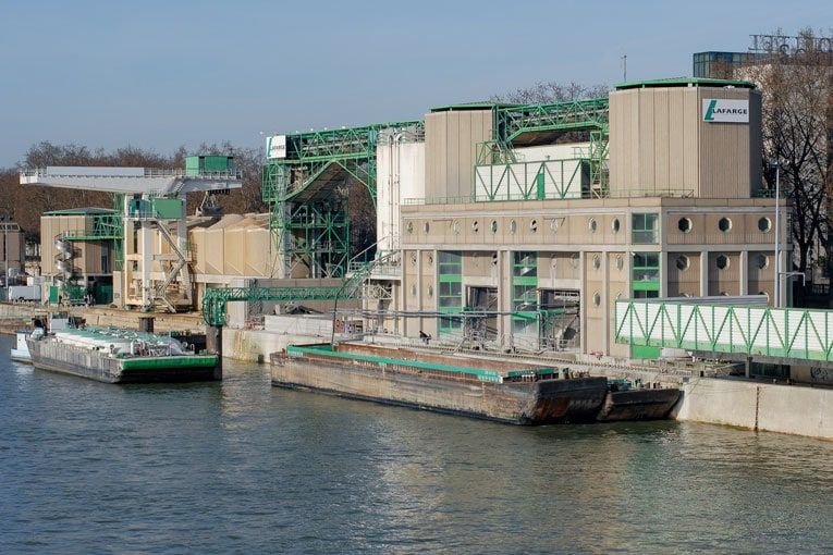 Accusé de polluer la Seine, Lafarge parle de “malveillance”