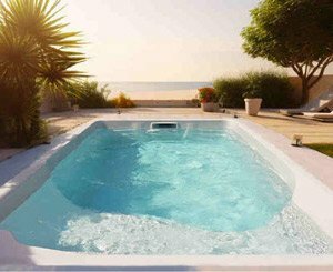 Nouvelle piscine Baïna, thermoformée 100% acrylique made in France
