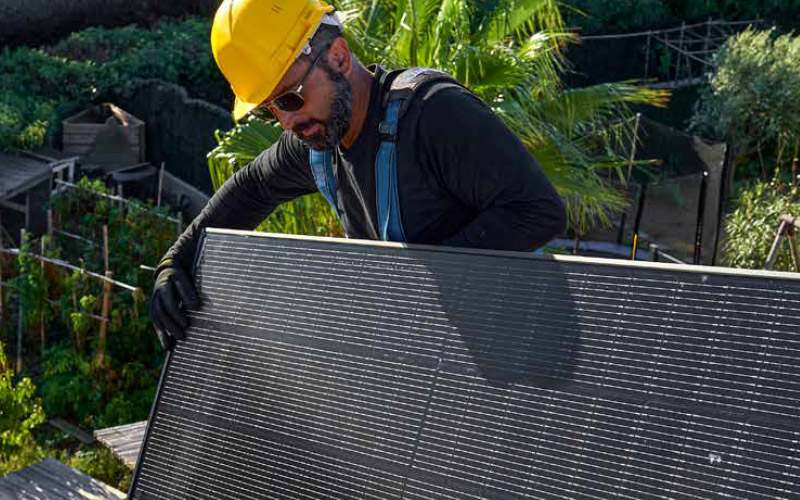 edilians lance le pass solaire un accompagnement pour aider les couvreurs devenir des experts du toit solaire