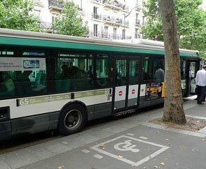 Bouchons et travaux : dans la tour de contrôle des bus parisiens