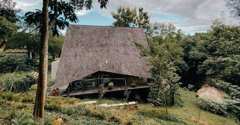 Une maison A-Frame en bois pour résister aux séismes d’Indonésie
