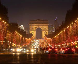 Illuminations, enseignes, éclairages, les Champs-Élysées adoptent un plan de sobriété énergétique