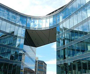 Un fonds immobilier d'Axa achète pour plus de 1 milliard d'euros de bureaux et d'hôtels
