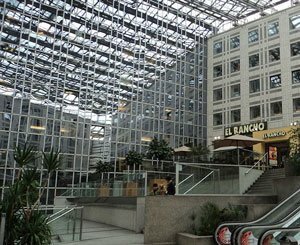 Ikea prévoit de "relocaliser" son magasin de la Madeleine à Paris dans le centre commercial Italie Deux