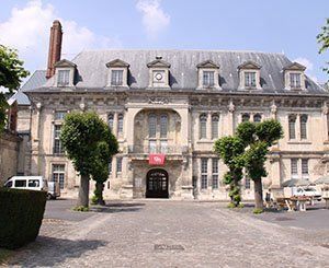 Le coût du "chantier présidentiel" du château de Villers-Cotterêts débattu à l'Assemblée nationale