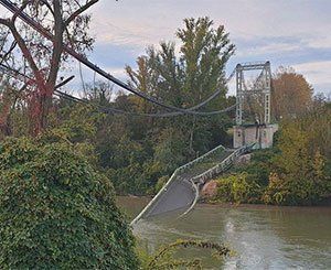 L'effondrement d'un pont près de Toulouse fait un mort et au moins un disparu