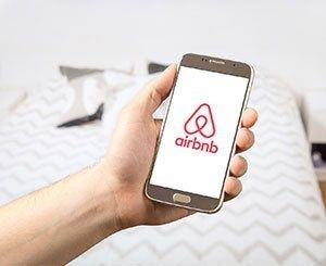 Tel-Aviv va taxer davantage certains propriétaires utilisant Airbnb
