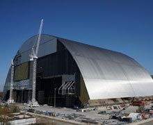 La nouvelle arche de confinement de Tchernobyl est installée