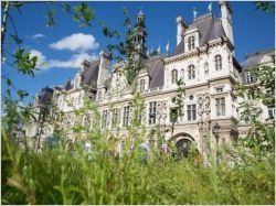 Un jardin éphémère devant l'Hôtel de Ville de Paris