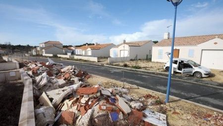 Un an après Xynthia : début du chantier de déconstruction à La Faute-sur-Mer