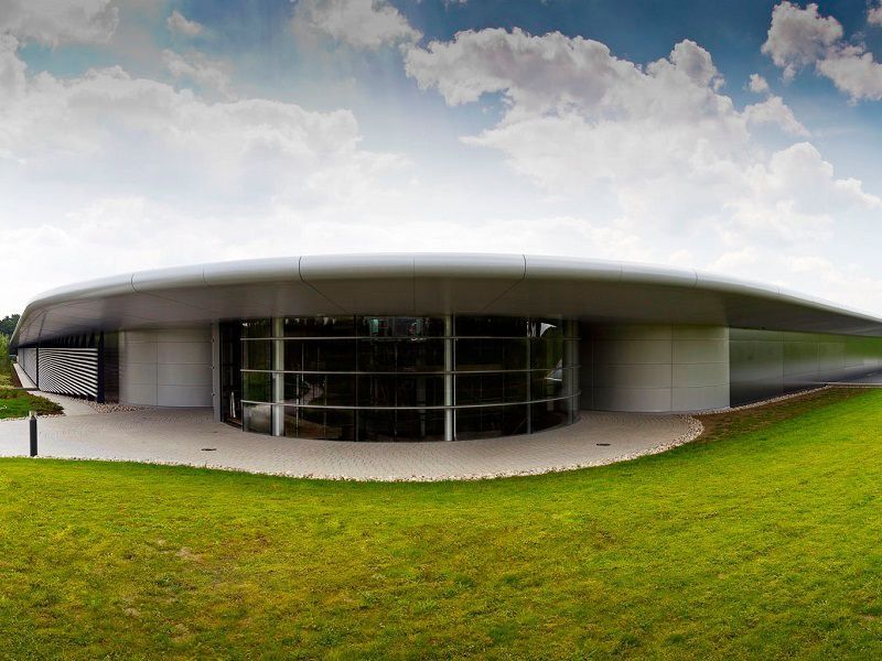 Les murs façades slovènes boostés par le Centre McLaren bijoux de Norman Foster
