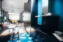 Comment aménager une cuisine sous pente ?