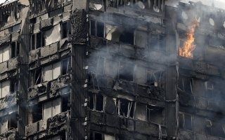 Incendie de Londres : 600 autres immeubles en danger en Angleterre