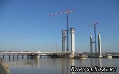 Bordeaux : travée centrale du pont levant livrée