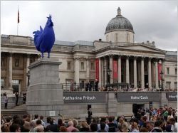 Un coq géant créé la controverse à Londres