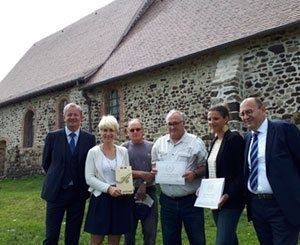 La 10 millionième tuile Saint Vincent sur le toit de la chapelle de Gaillefontaine (76)