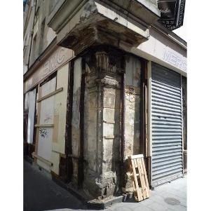 Vestiges architecturaux du 17e siècle découverts dans le Marais