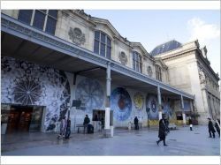 Une fresque habille la gare d'Austerlitz pour 18 mois