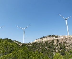 Des associations anti-éoliennes manifestent à Paris pour défendre le patrimoine paysager