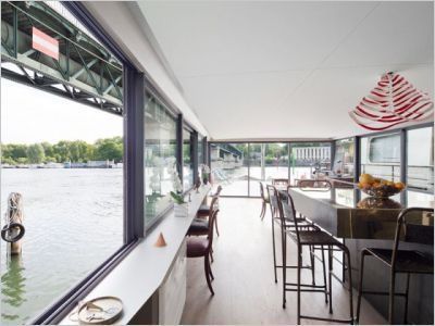 Une péniche avec vue panoramique sur la Seine