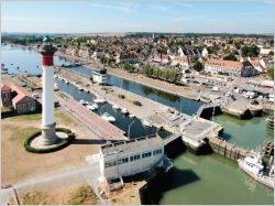 Rénovation des écluses de Ouistreham : un travail d'orfèvre par 12 mètres de profondeur