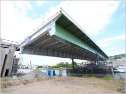 La travée du pont de Rouen remise en place