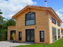 Une maison bois performante grâce aux madriers