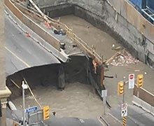 Spectaculaire effondrement d'une route au centre d'Ottawa