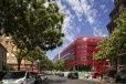 A Paris XXe, un centre-bus rutilant émerge du paysage