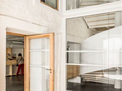 Un office de tourisme sublimé par un escalier monumental