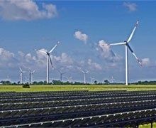 Hulot annonce un "changement d'échelle" pour la transition énergétique