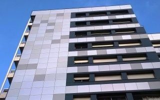 Un bardage ventilé décoratif redonne vie au Clos Montreuil