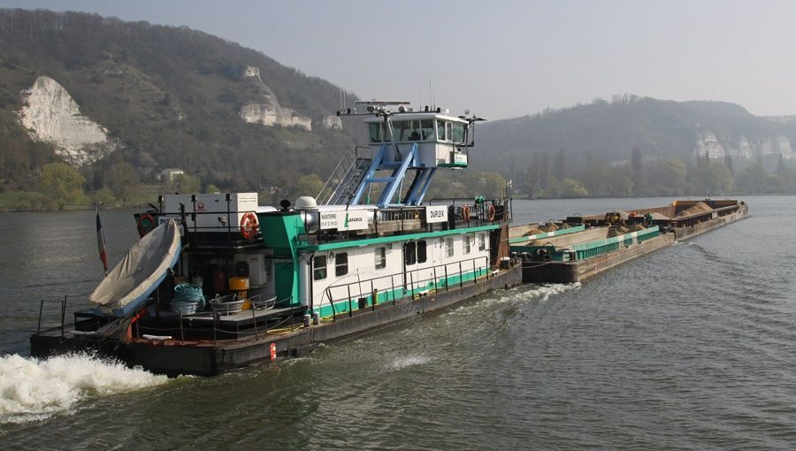 Transport fluvial : Un partenariat VNF, CNR et Lafarge