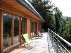 Béton, bois et zinc pour un chalet BBC lumineux (diaporama)