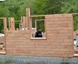 Brikawood : une brique en bois qui se monte par emboitement, sans clous ni vis ni colle