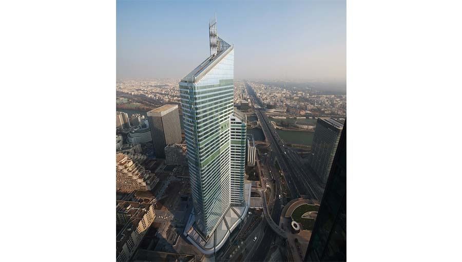 La tour First de La Défense est livrée