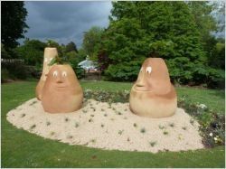 D'extraordinaires créations envahissent un jardin de Nantes