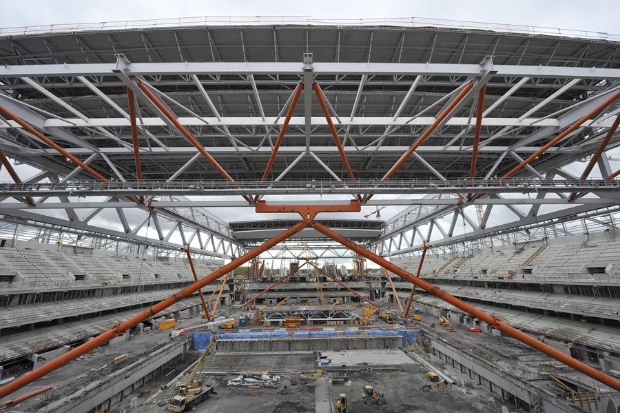 Levage réussi pour les 7200 tonnes de la toiture du Grand Stade de Lille