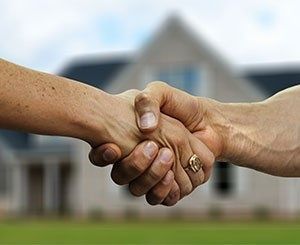 Le gouvernement s'intéresse aux agents immobiliers, peu présents dans la loi logement