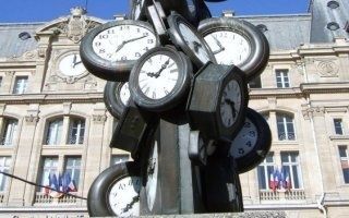 Les " Horloges " retrouvent leur place Gare Saint-Lazare