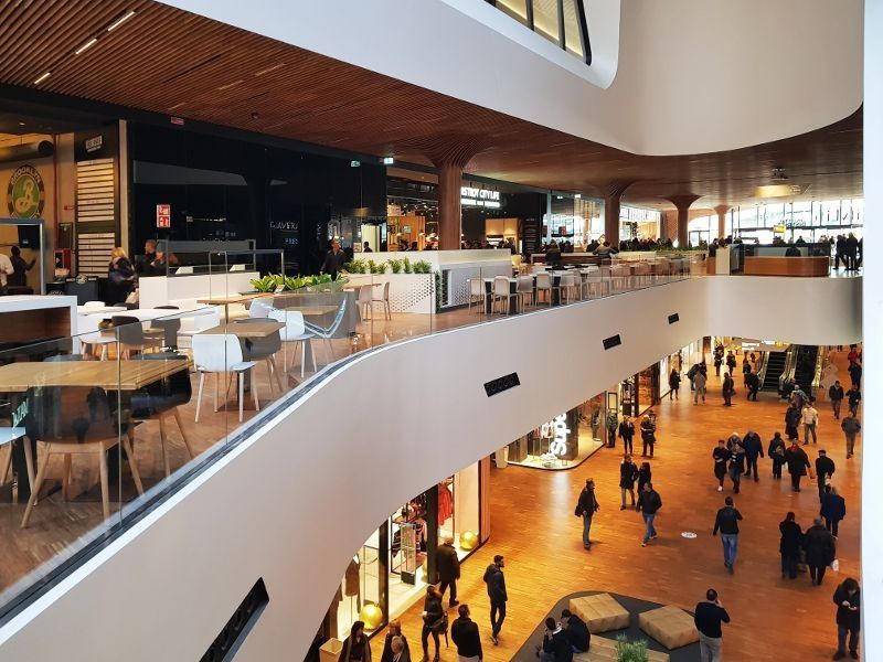 A Milan, les ateliers Zaha Hadid parent de bambou un centre commercial
