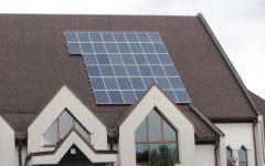 Une église polonaise bardée de panneaux solaires