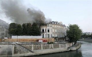 L'hôtel Lambert, joyau d'architecture, ravagé par les flammes