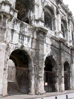 DENY FONTAINE participe à la sécurité des visiteurs des Arènes de Nîmes