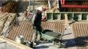 Le plombier polonais, le charpentier roumain? Un dumping social mais aussi une exploitation humaine
