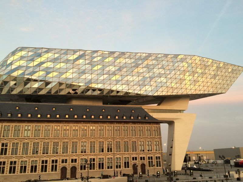 Zaha Hadid offre un diamant à la nouvelle Maison portuaire d'Anvers