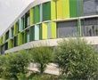 Hunter Douglas transforme les volets escamotables traditionnels en systèmes plans intégrés à la façade, protégeant du soleil